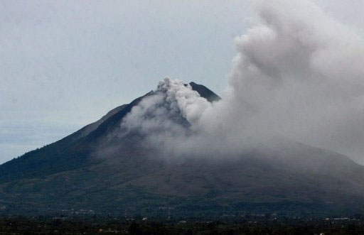 Núi lửa phun trào ở Indonesia, 6000 người sơ tán