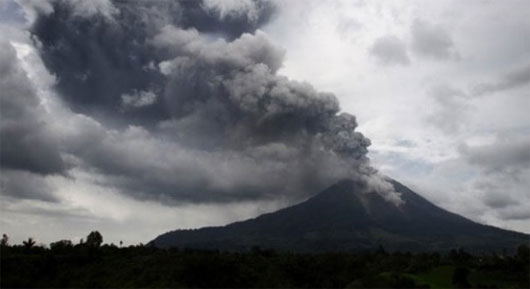 Núi lửa Sinabung ở Indonesia lại phun trào dữ dội