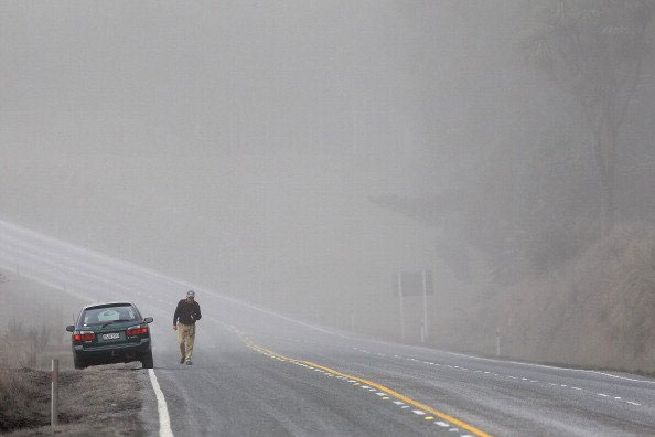 Núi lửa Tongariro phun tro bụi cao 2km