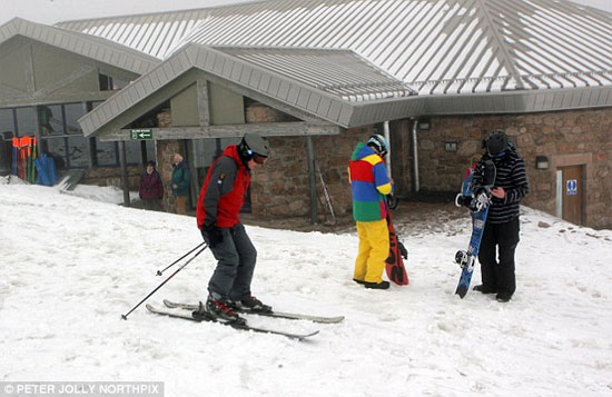 Nước Anh bất ngờ đón đợt tuyết dày vào giữa tháng 5