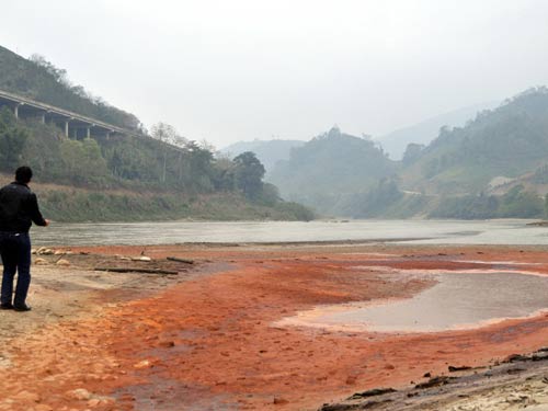Nước sông Hồng qua Yên Bái bị nhiễm chì độc hại