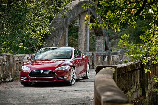Phải làm gì khi Tesla Model S hoặc ô tô điện cạn năng lượng?