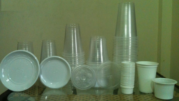 Pháp là nước đầu tiên cấm bán các loại cốc, đĩa... bằng nhựa vì lý do môi trường