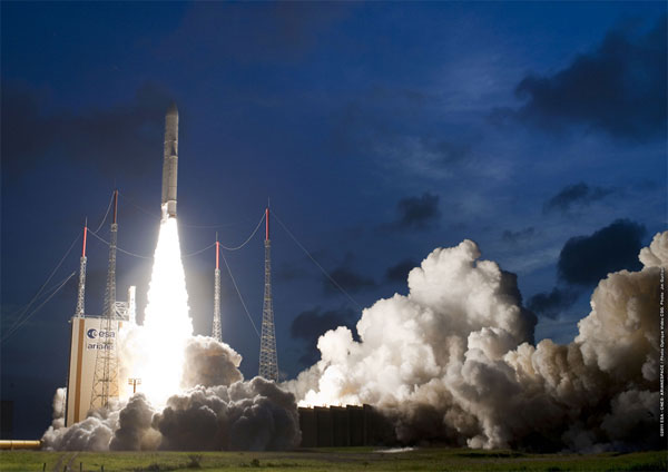 Pháp phóng thành công tên lửa đẩy hạng nặng Ariane-5 lên vũ trụ