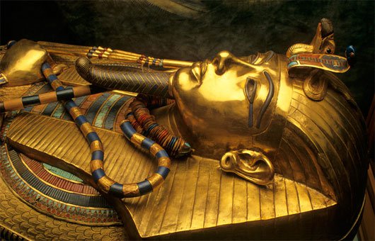 Pharaoh Tutankhamun bị chiến xa cán chết