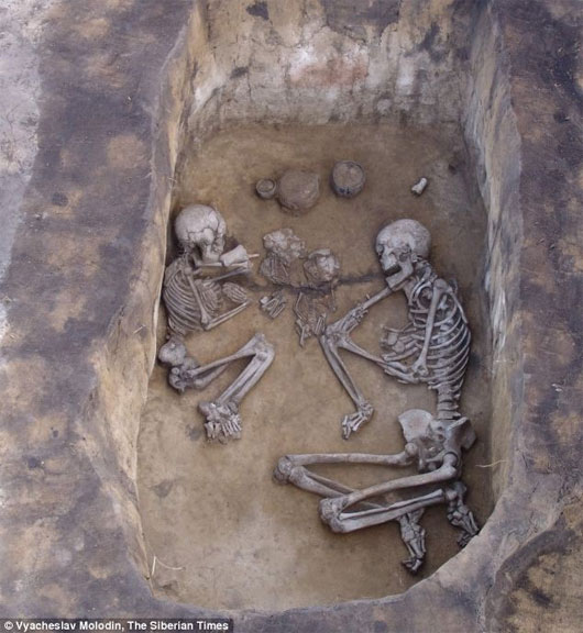 Phát hiện bộ xương nam nữ 3.500 tuổi trong tư thế nắm tay