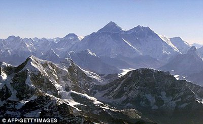 Phát hiện dấu chân Người tuyết ở Nepal