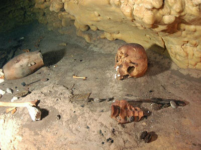 Phát hiện hố chôn người cầu mưa của người Maya