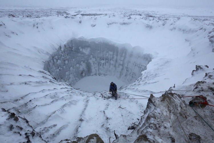 Phát hiện hố khổng lồ tại Siberia: Quả bom hẹn giờ cho Trái Đất chúng ta đã bắt đầu chạy