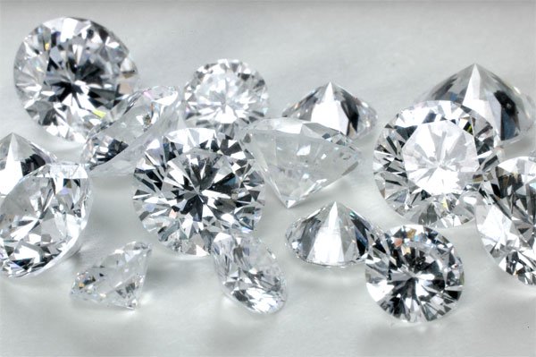 Phát hiện loại đá quý mới giống hệt kim cương