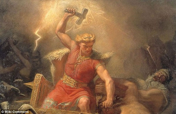 Phát hiện mới về ký hiệu trên chiếc búa sấm sét của thần Thor