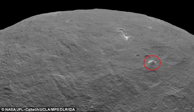 Phát hiện ngọn núi bí ẩn hình kim tự tháp trên hành tinh lùn Ceres