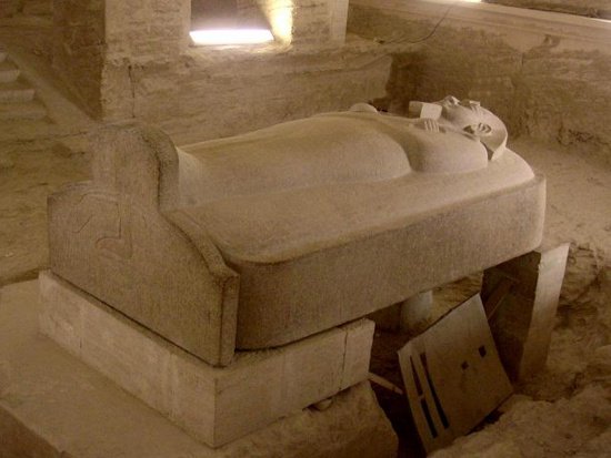 Phát hiện quan tài Ai Cập cổ đại khổng lồ