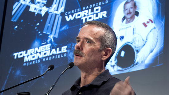 Phi hành gia Chris Hadfield sắp giải nghệ