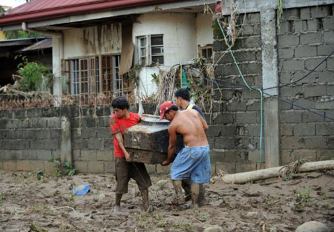 Philippines điêu tàn sau bão lớn