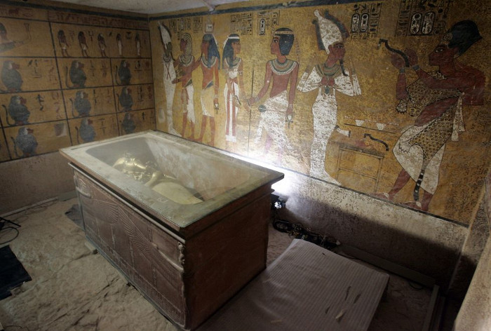 Phòng ẩn trong mộ vua Tut chất đầy báu vật