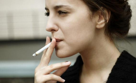 Phụ nữ bỏ thuốc lá trước tuổi 40 sẽ sống tăng 9 năm