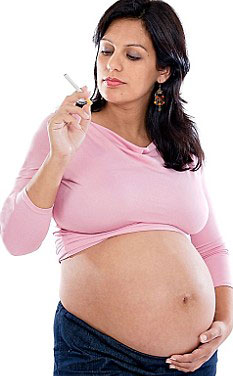 Phụ nữ mang thai hút thuốc lá làm tăng nguy cơ mắc bệnh tim ở trẻ