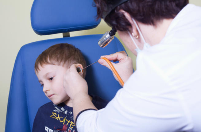 Phương pháp điều trị viêm tai giữa ở trẻ mà không cần uống kháng sinh
