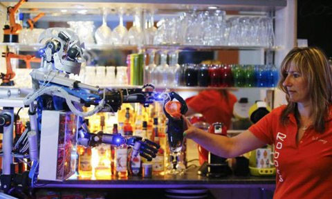 Robot phục vụ quán ăn