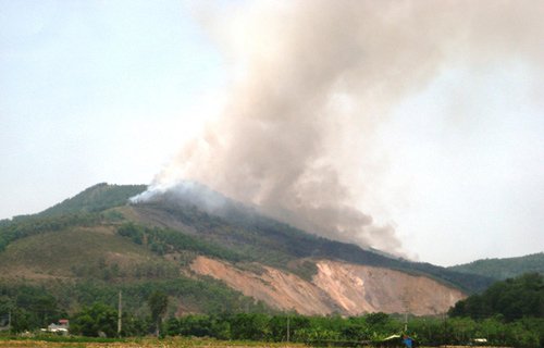 Rừng phòng hộ Thanh Hóa cháy lớn