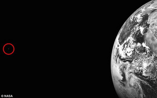 Sao Hỏa xuất hiện trong ảnh chụp Trái Đất ở khoảng cách xa