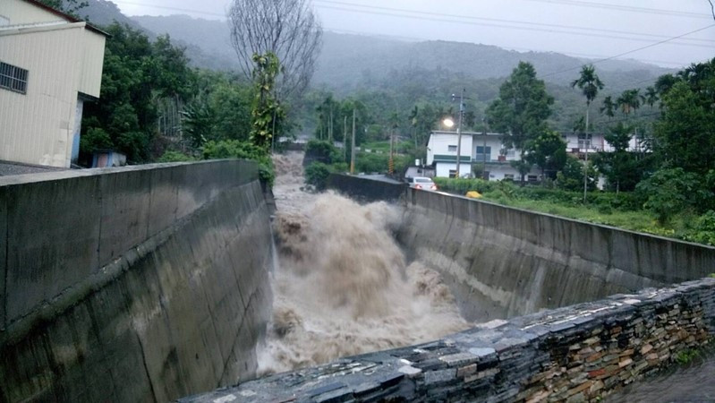 Siêu bão Meranti đổ bộ, Đài Loan tan hoang