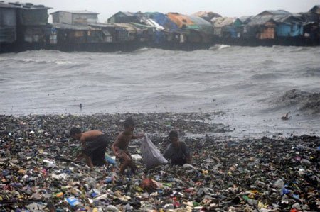 Siêu bão Nanmadol quét qua Philippines