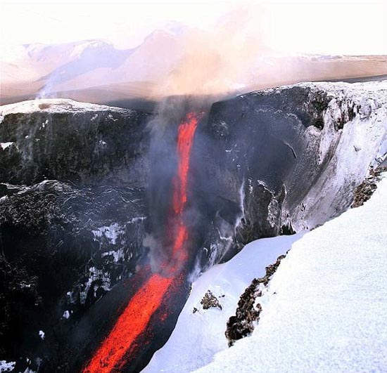 Siêu núi lửa phun lần đầu trong 600.000 năm đe dọa 2/3 nước Mỹ