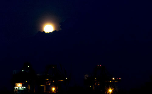 Siêu trăng lấp ló ở Sài Gòn