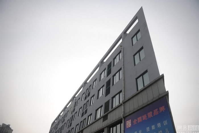 Sốc với những tòa nhà không thể mỏng hơn chỉ có ở Trung Quốc