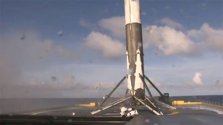 SpaceX lần thứ 4 hạ cánh thành công tên lửa đẩy Falcon 9