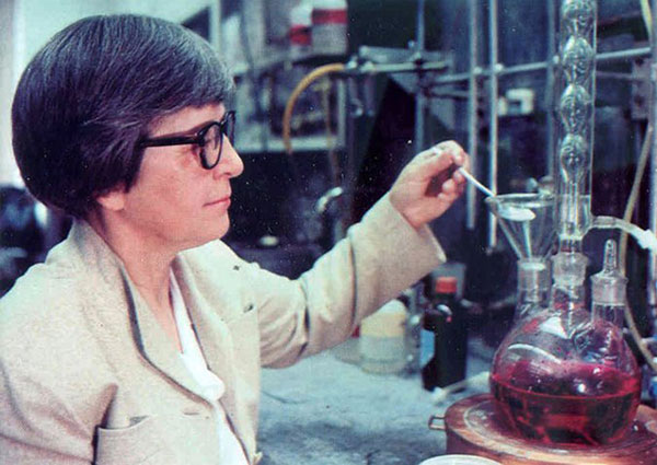 Stephanie L. Kwolek - Người phát minh ra sợi Kevlar qua đời ở tuổi 90