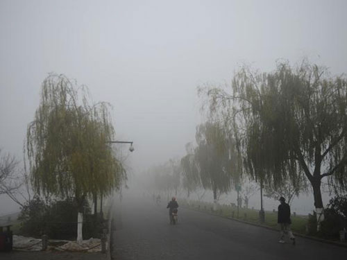 Sương mù, khói bụi bao trùm Trung Quốc