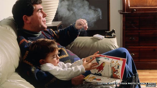 Tác hại khôn lường từ việc hút thuốc thụ động đối với trẻ nhỏ
