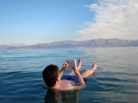 Tắm ở Biển Chết giúp chữa tiểu đường