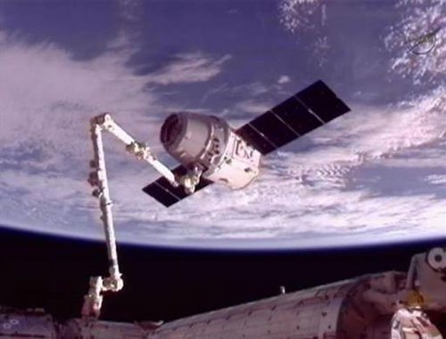 Tàu Dragon lắp ghép thành công với ISS