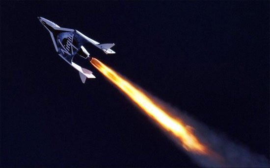 Tàu vũ trụ SpaceShipTwo thử nghiệm hiệu suất tên lửa