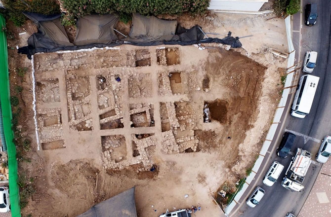 Thành trì khổng lồ 3400 tuổi phát lộ dưới tầng hầm để xe ở Israel