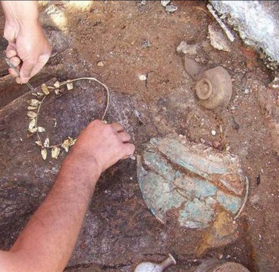 Tìm thấy vòng vàng niên đại 2.300 năm