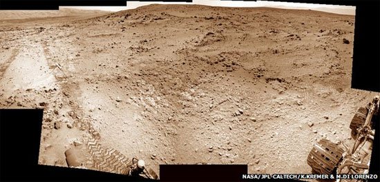 Tò Mò lăn bánh đến núi Sharp trên sao Hỏa