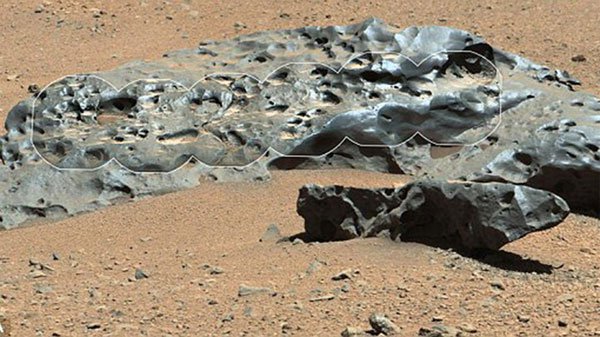 Tò Mò tìm thấy mẫu thiên thạch trên sao Hỏa