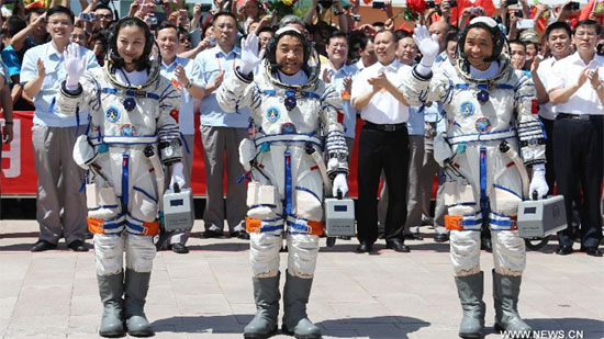 Trung Quốc đã phóng tàu vũ trụ Thần Châu 10