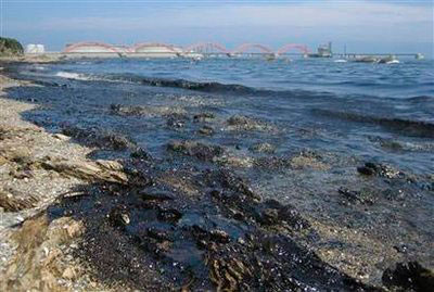 Trung Quốc: Dầu loang khắp 400km2 mặt biển từ vụ nổ đường ống
