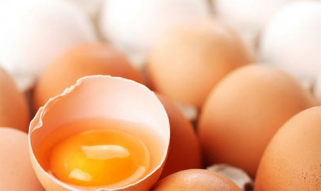 Trước khi ăn trứng, hãy để ý đến màu sắc của lòng đỏ trứng