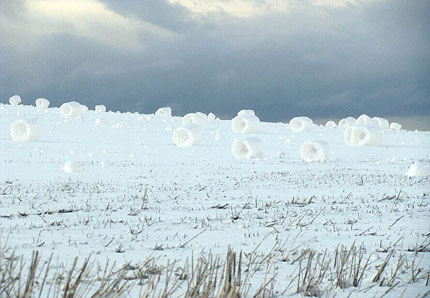 Tuyết tự cuộn tròn thành hình ống