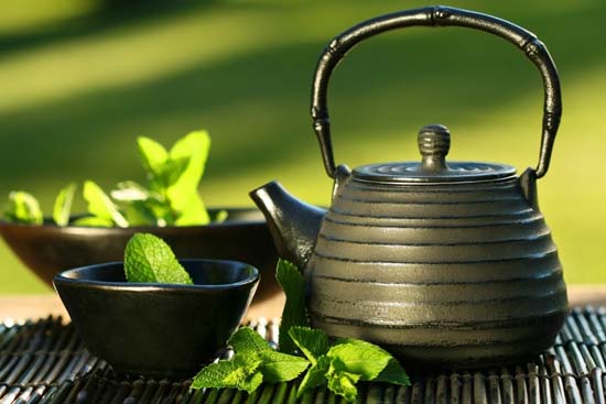 Uống trà giúp tăng cường trí não và giảm mệt mỏi