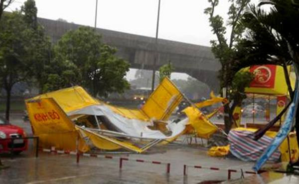 Vào thủ đô Hà Nội, bão suy yếu thành áp thấp nhiệt đới