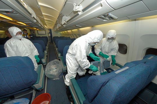 Virus nhiễm 10 người, chết 9 dễ lây lan trên máy bay?