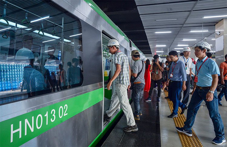 5 đoàn tàu đường sắt trên cao Cát Linh-Hà Đông chạy thử ở Hà Nội